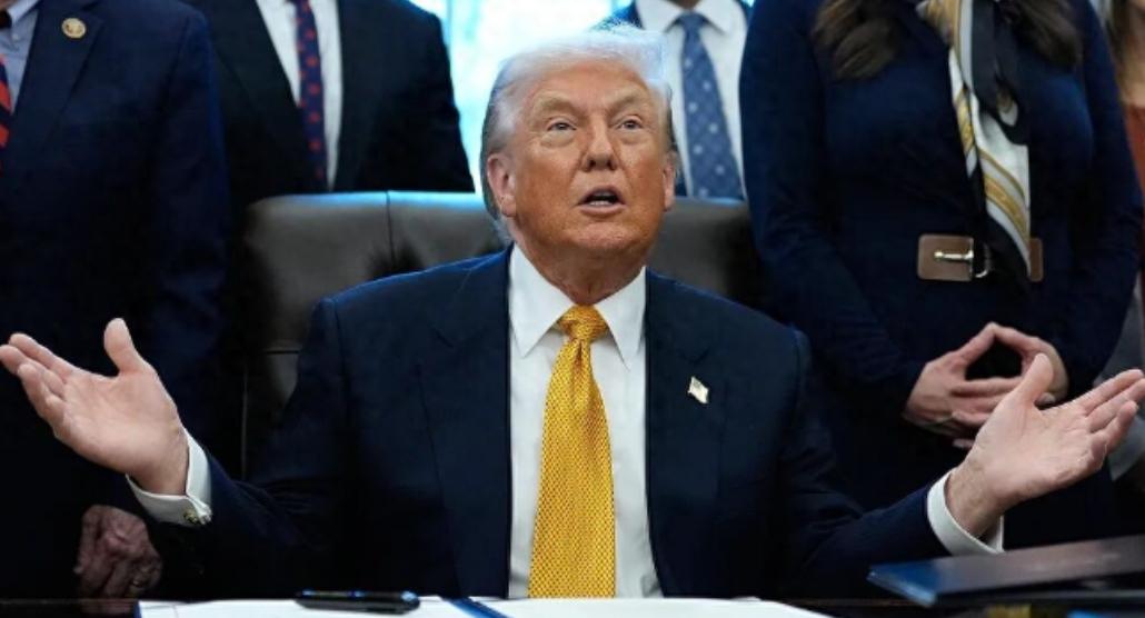 特朗普这回是真把自己人惹毛了，共和党议员直接撕破脸硬刚，放话只要他敢对格陵兰岛动