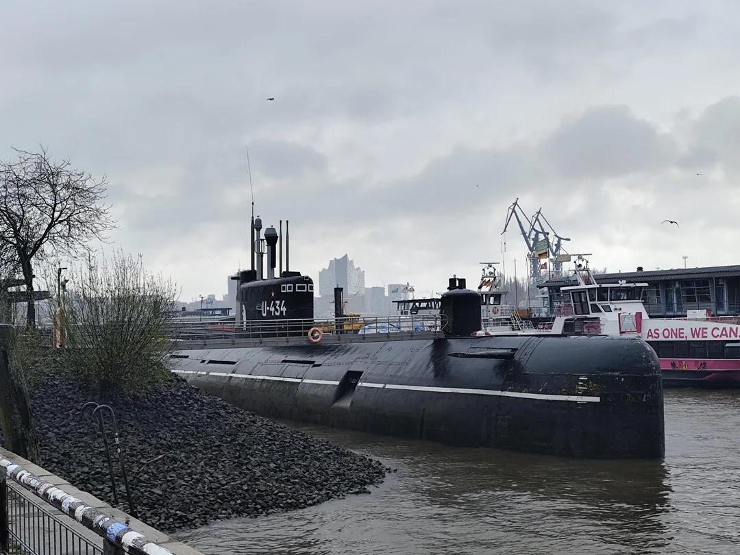 德国汉堡的“U-434”：一艘公开展出的苏联“探戈”级潜艇

B-515，后来更