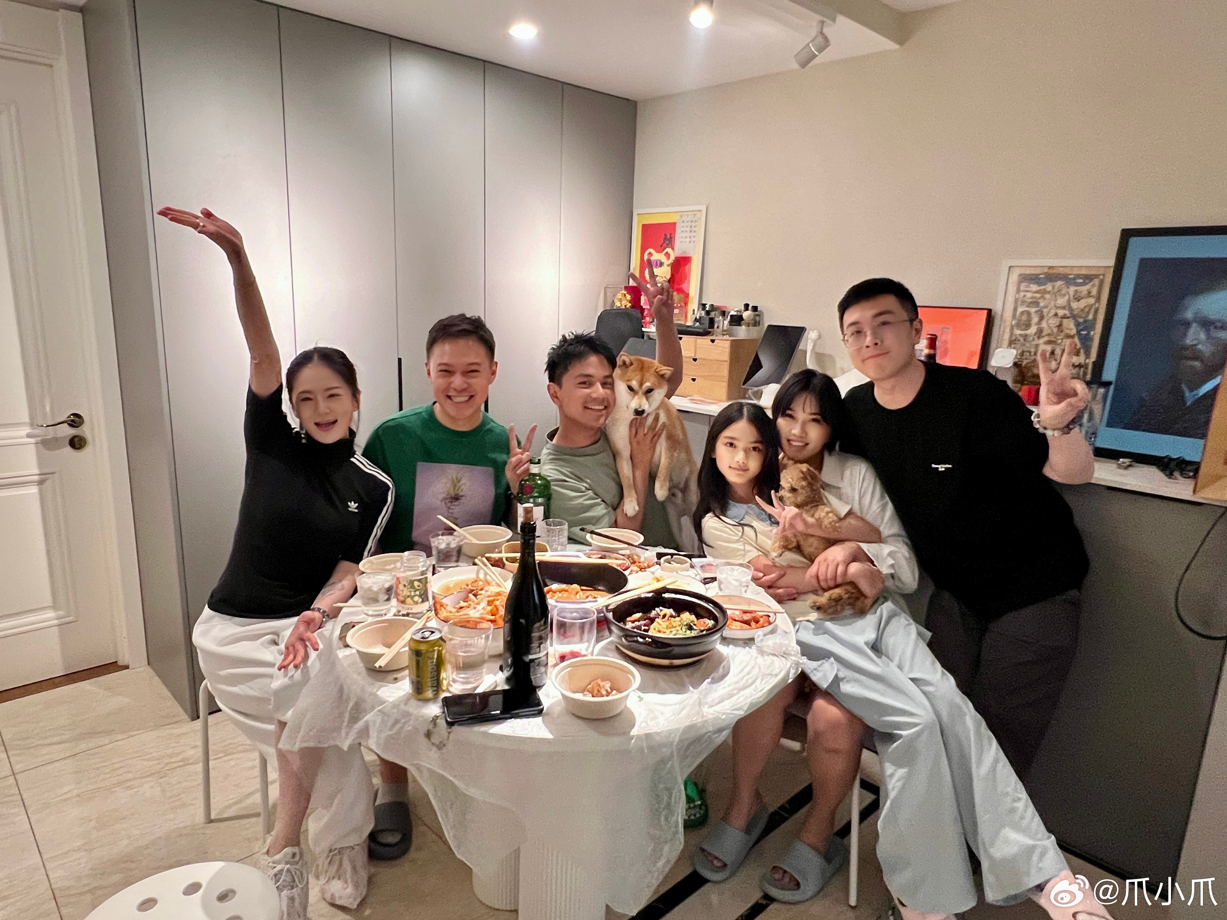 周五晚上和朋友们久违的小聚，结果大家气氛太顶了一直聊到凌晨4点，这是我这几年第一