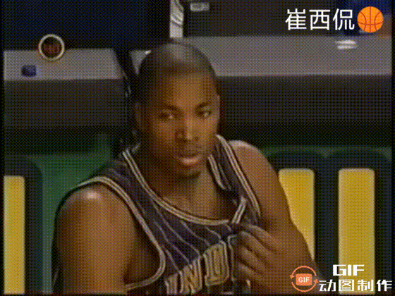 扣篮大赛最无聊的50分！
“宏远旧将”弗雷德·琼斯这个自抛自扣平平无奇，却打动了