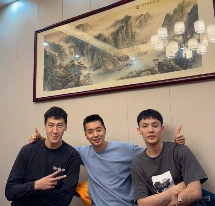 徐杰有加同曦的可能吗？

很多球迷最近看到了杜润旺、徐杰以及同曦管理层在一块的照