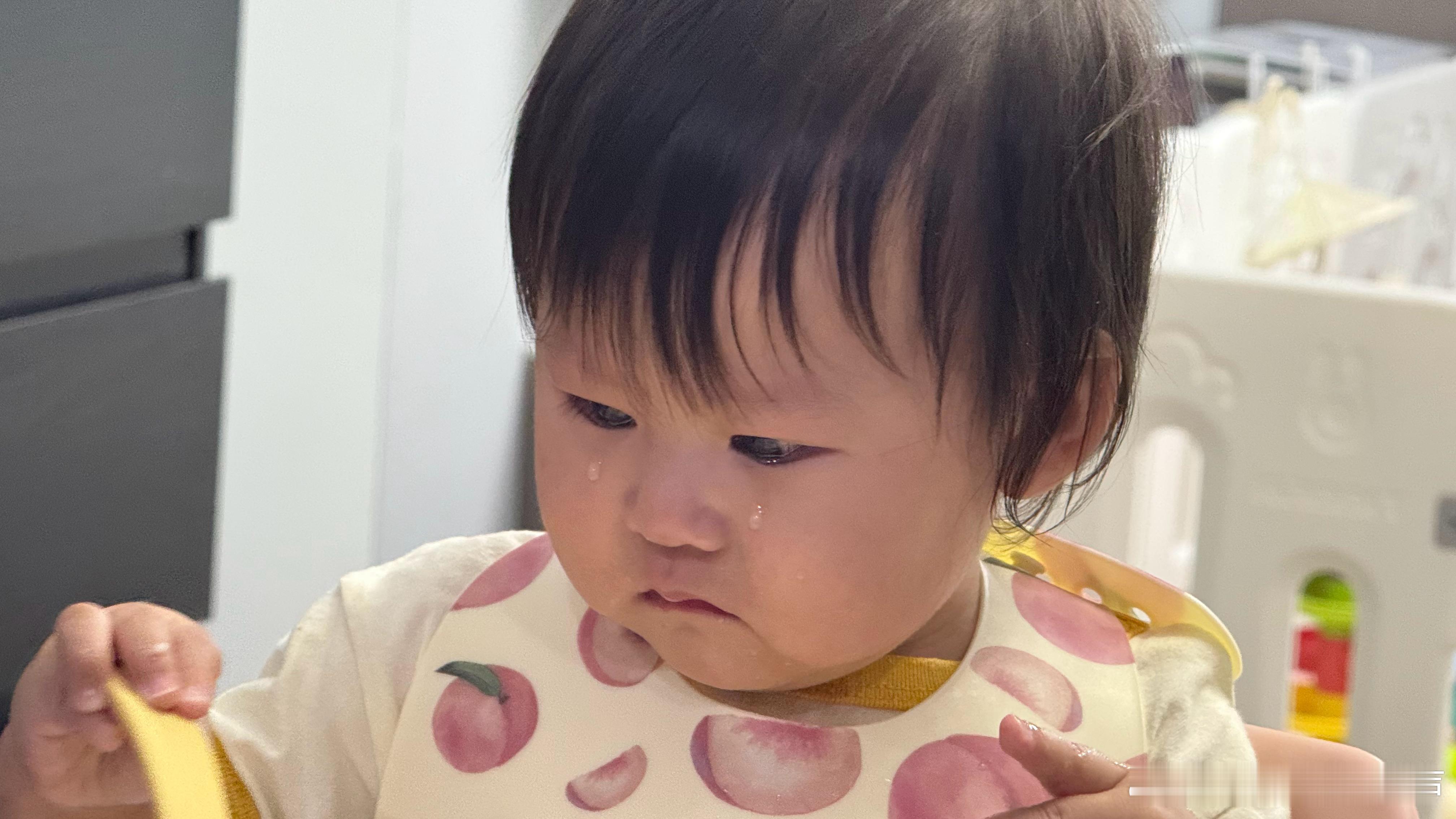 温酒打卡 豆粒大的泪水，一滴一滴砸在脸上。所以说，我们小时候的那些大人啊，大人们