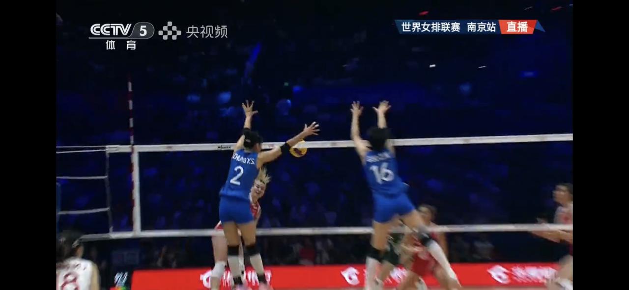 中国女排逆转3:1击败波兰队，3胜1负结束南京站的四场比赛

今晚除了第一局打的