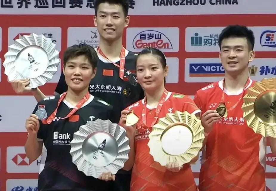 预测巴黎奥运会羽毛球5个单项中国队夺冠概率如下：
女双：80%
混双：75%
男