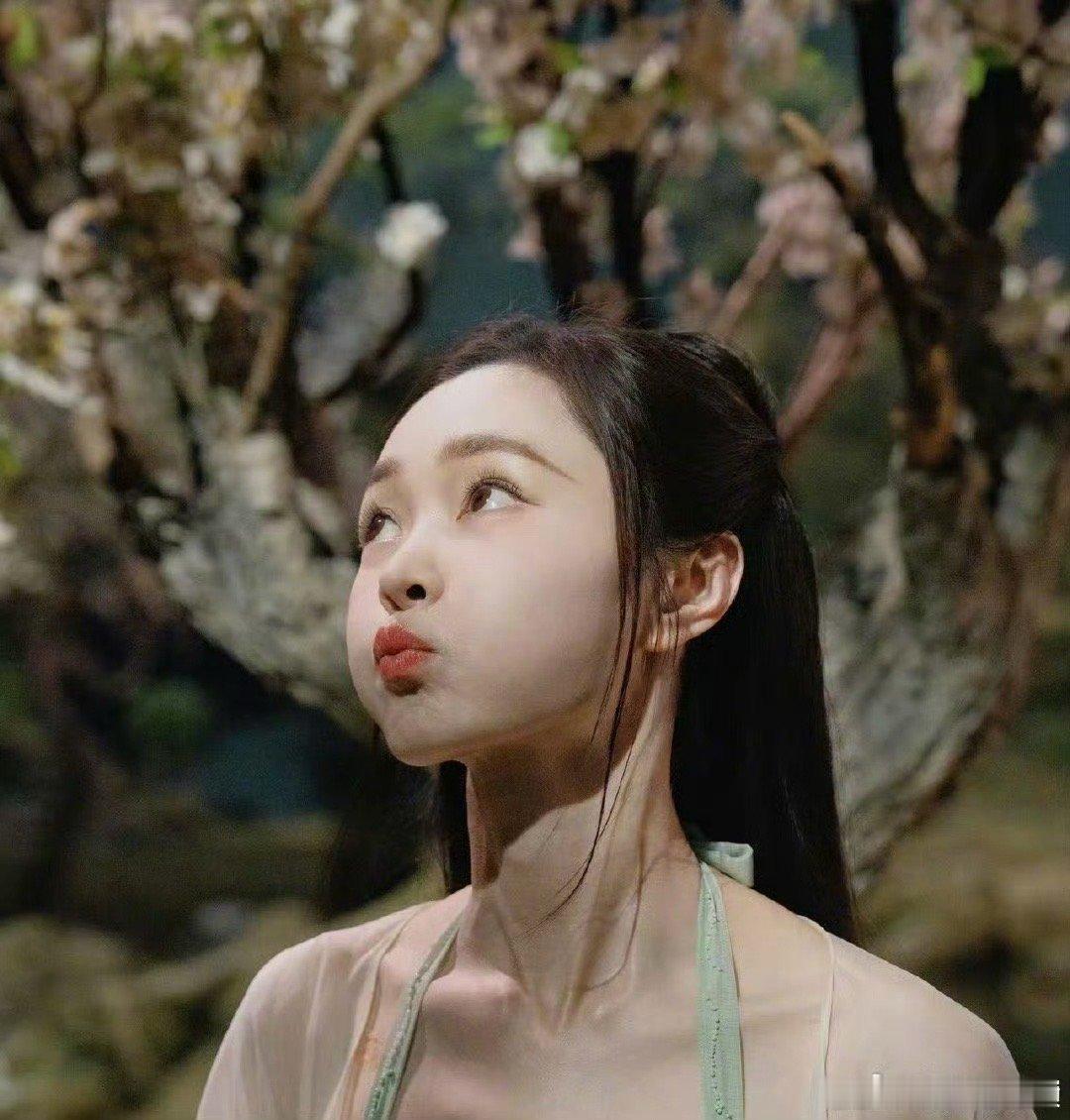 宋轶昨晚还是古人今天就变医生 谁能想到昨天还在古装剧里“谈情说爱”的宋轶，今天就