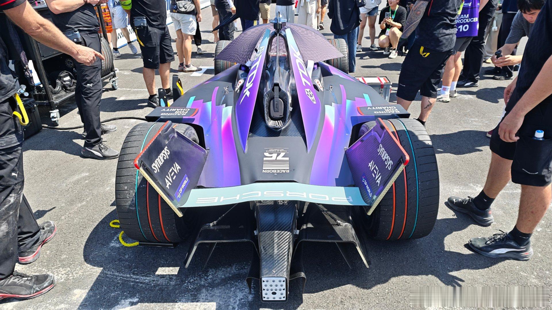 2026fe电动方程式三亚站 结束，非常精彩，各种大撞车，最终前3名都是保时捷的