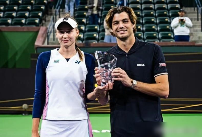 莱巴金娜和弗里茨这两个人疯了，2小时狂揽20万美金，在球场上当众表演了一场现实版