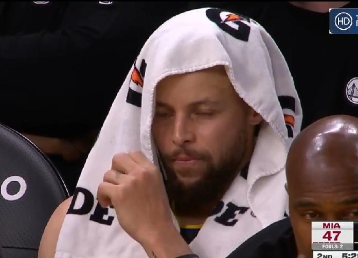 五犯下班！NBA勇士轻取热火，库里19分+3板+11助，终于不用打的很累了，今天