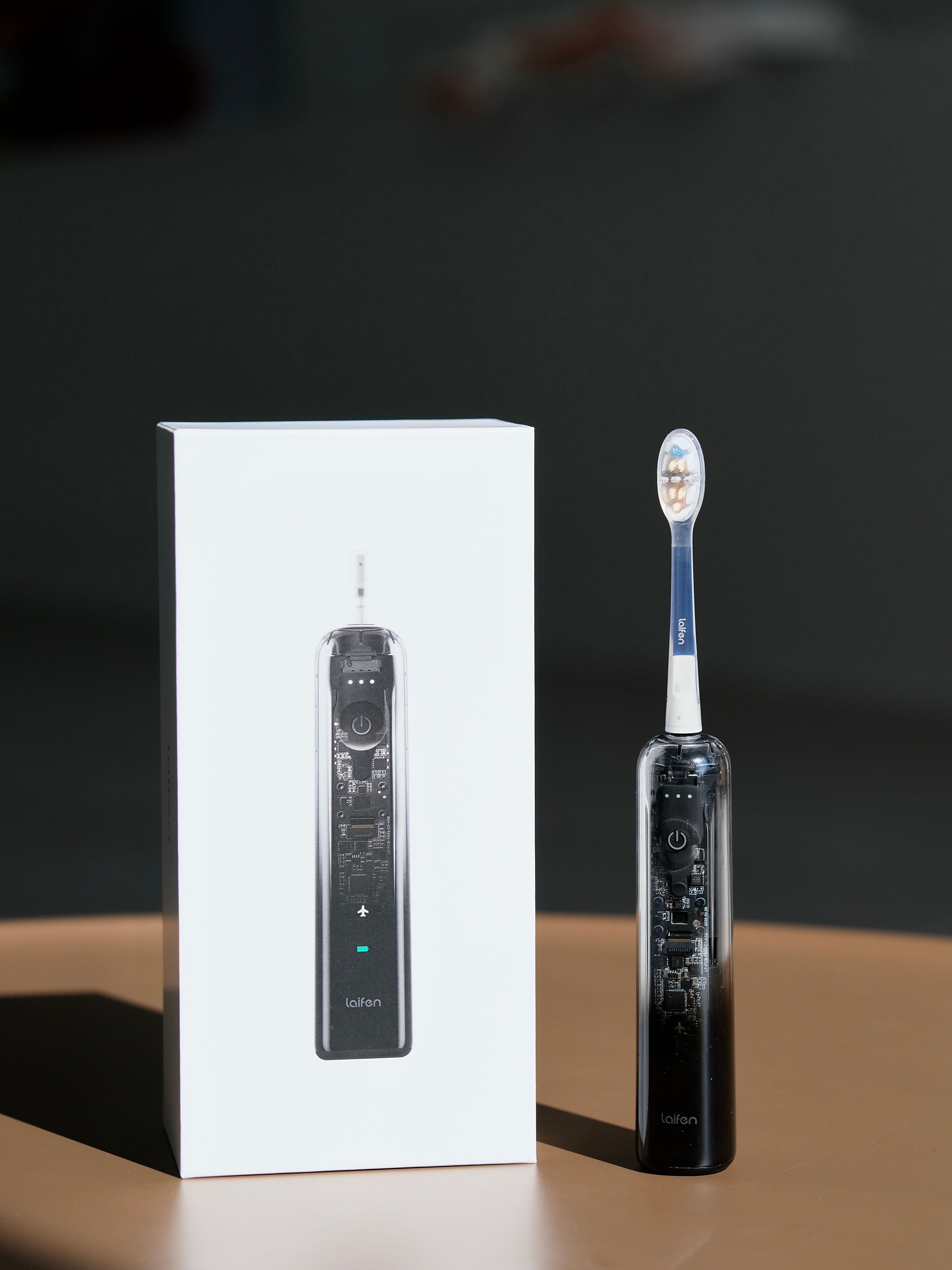 作为扫振电动牙刷的开创者，徕芬二代终于来了！一代老用户享 7 折换新。 提前用了