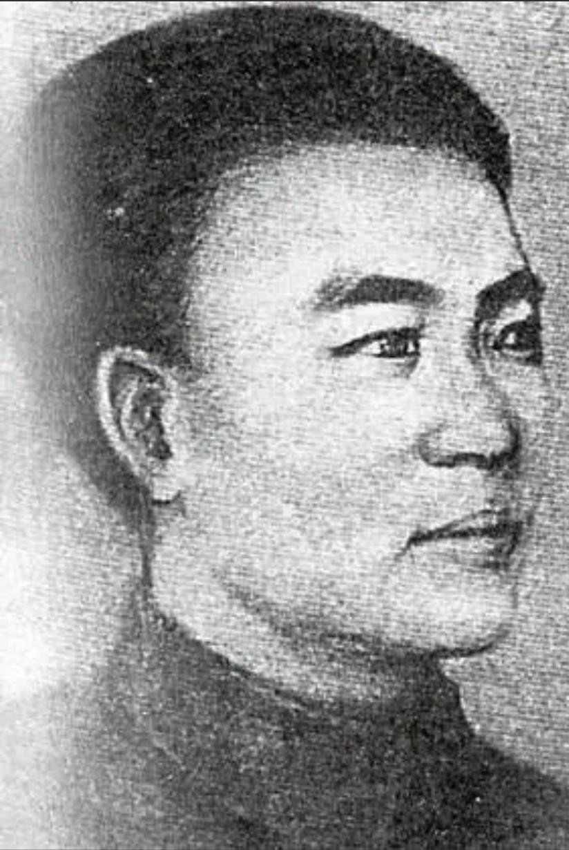 1938年，一个老乡给雷神庙的八路军送饭，半路撞见一些奇怪的身影，他扔了饭担，对