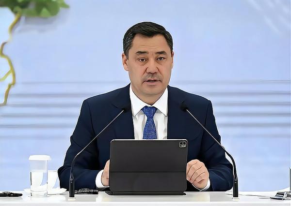 总统公开认祖归宗，称体内流着中国将军的血，这背后究竟藏着什么大棋？
就在我们隔壁