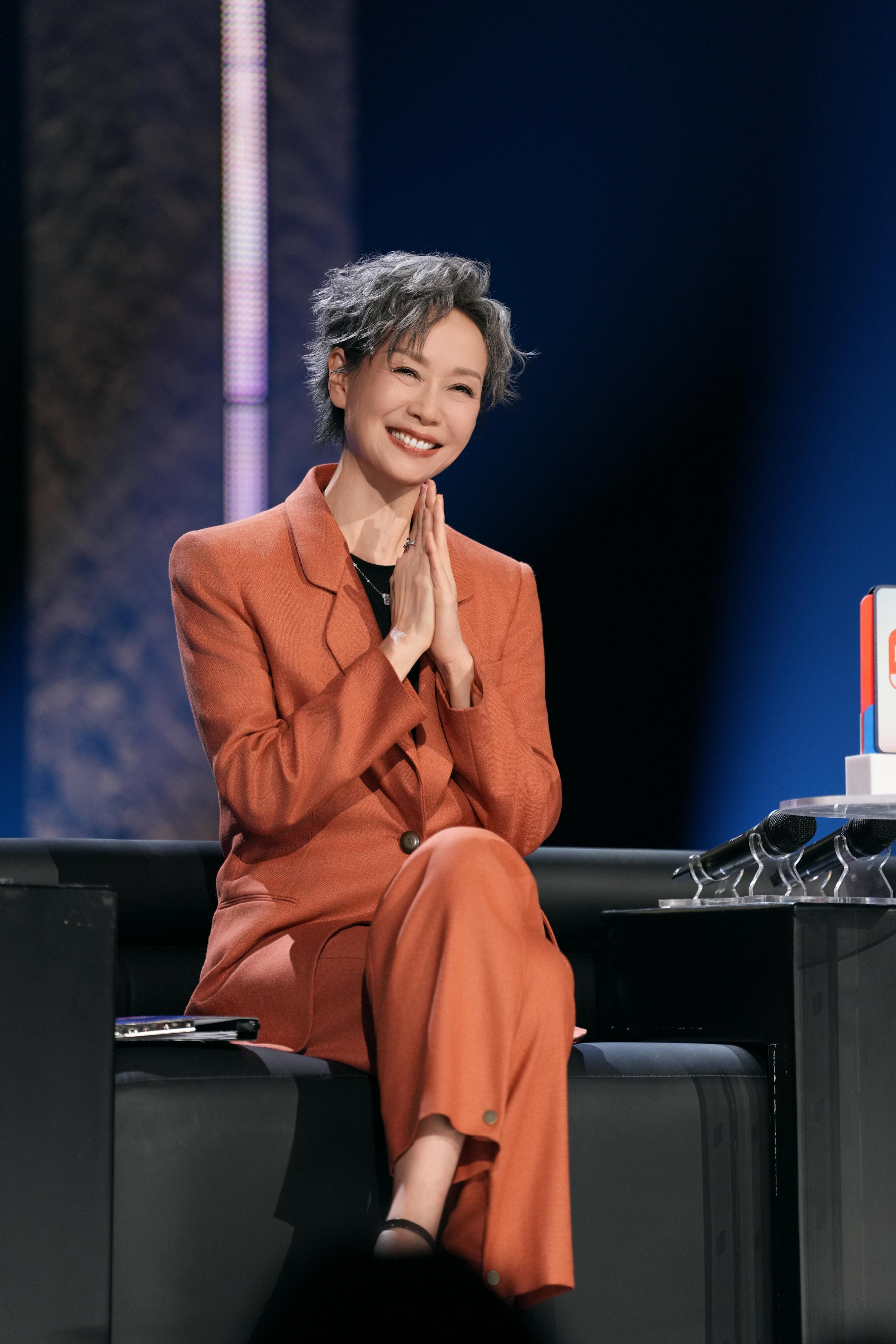 叶童为每位姐姐鼓掌 叶童真不愧是“浪花代表团”，我追《乘风2026》就这样！！！