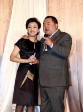 [浮云]1994年，26岁的杨澜非要和银行上班的丈夫张一兵离婚，转身嫁给了体重2