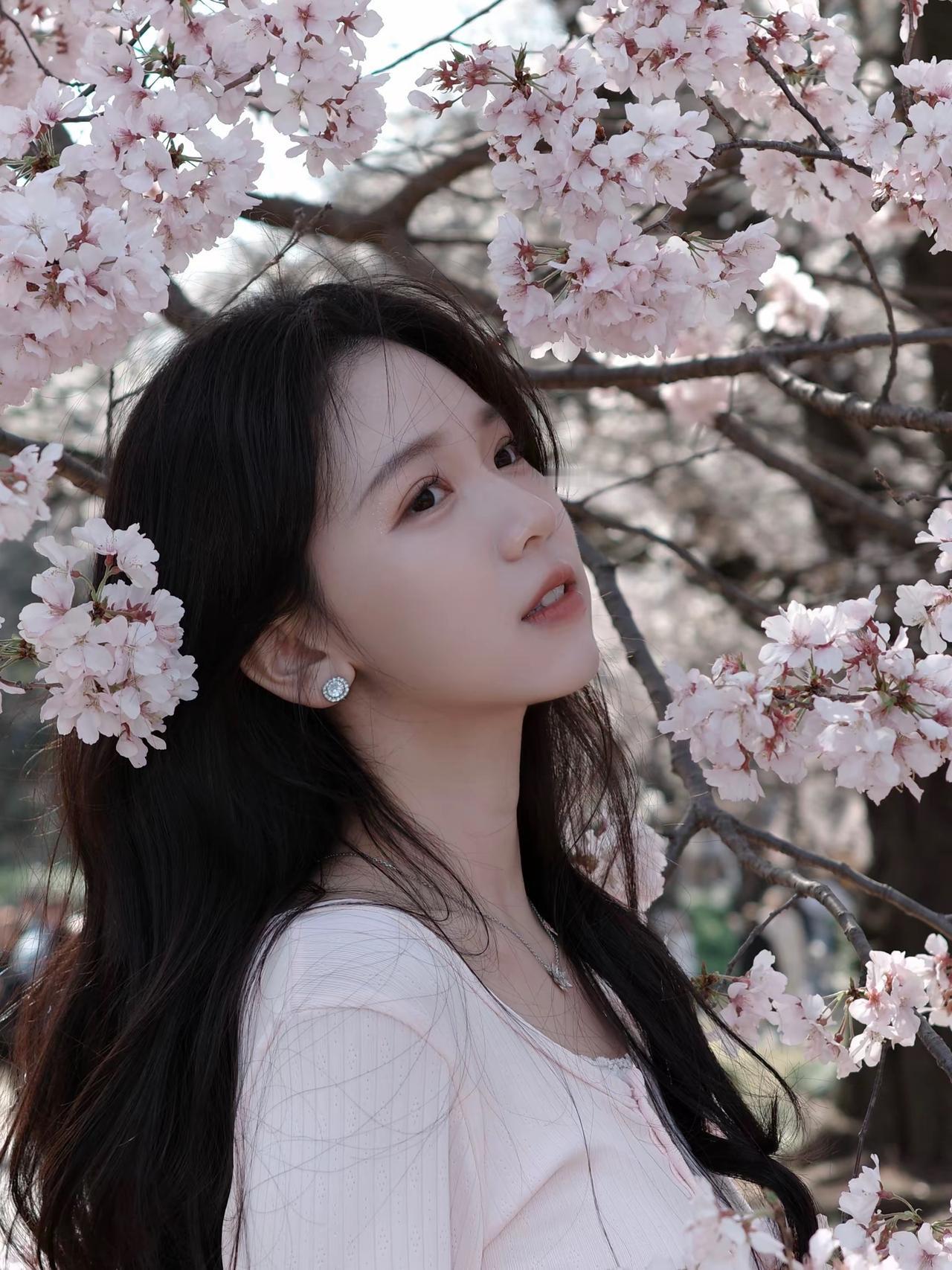 一眼沦陷桃花眼，花丛树下 有幸遇见