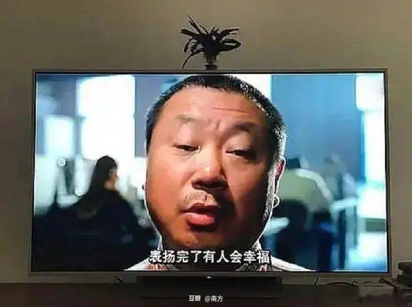 这电视安装的 哈哈哈哈 ​​​