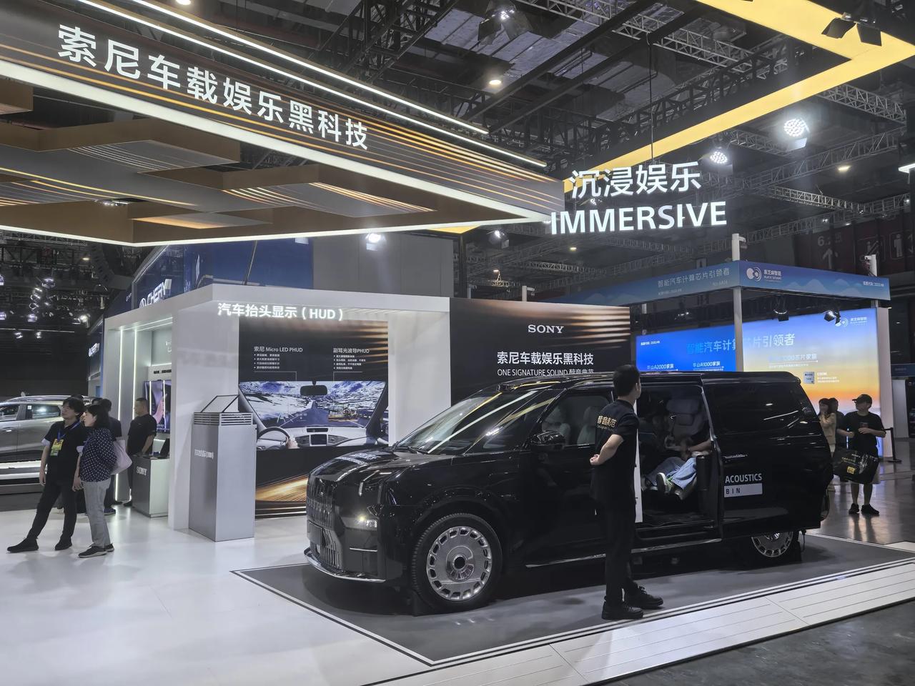 近日上海国家会展中心正在举办的低碳智慧出行展上，索尼展出了一辆定制的360 AU