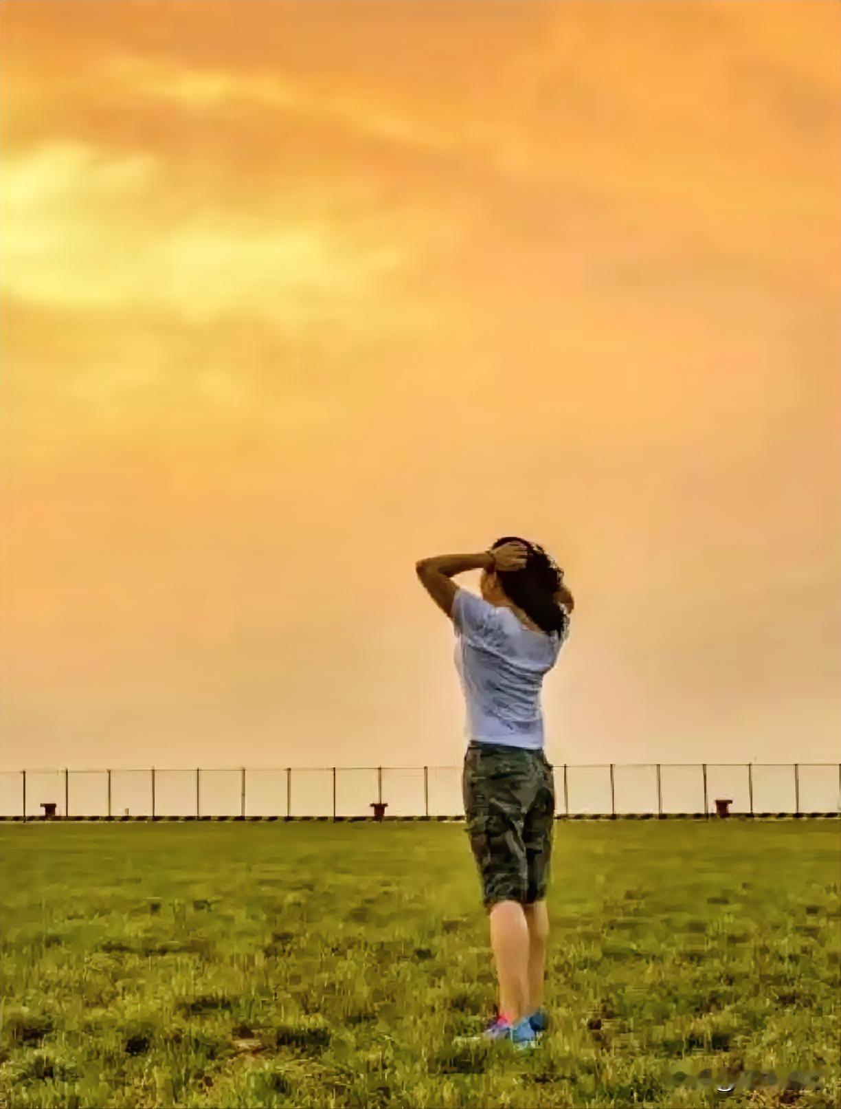 很受触动的一段话：“人到中年后，不要说你有几套房子，开什么车，有多少存款。你要喜