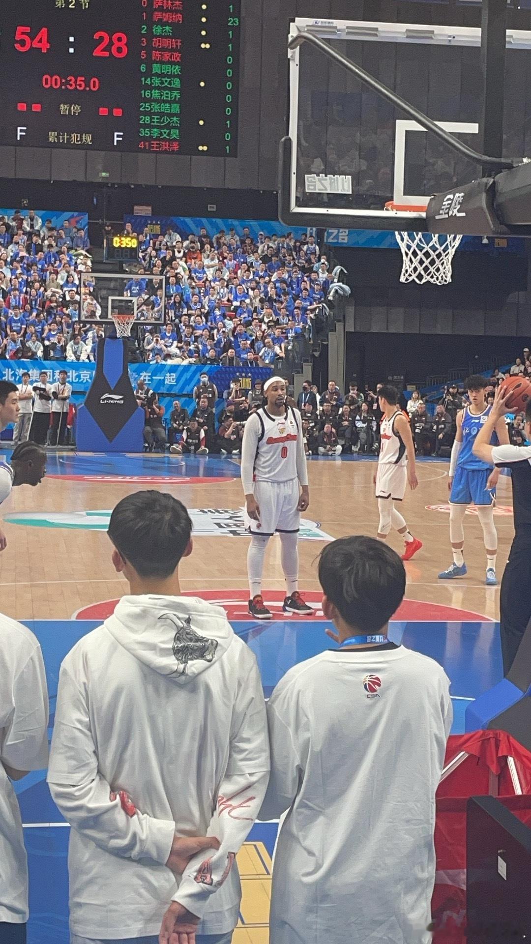 北京男篮vs广东男篮广东男篮手感太冷了 新年京粤大战，广东男篮上半场进攻彻底哑火