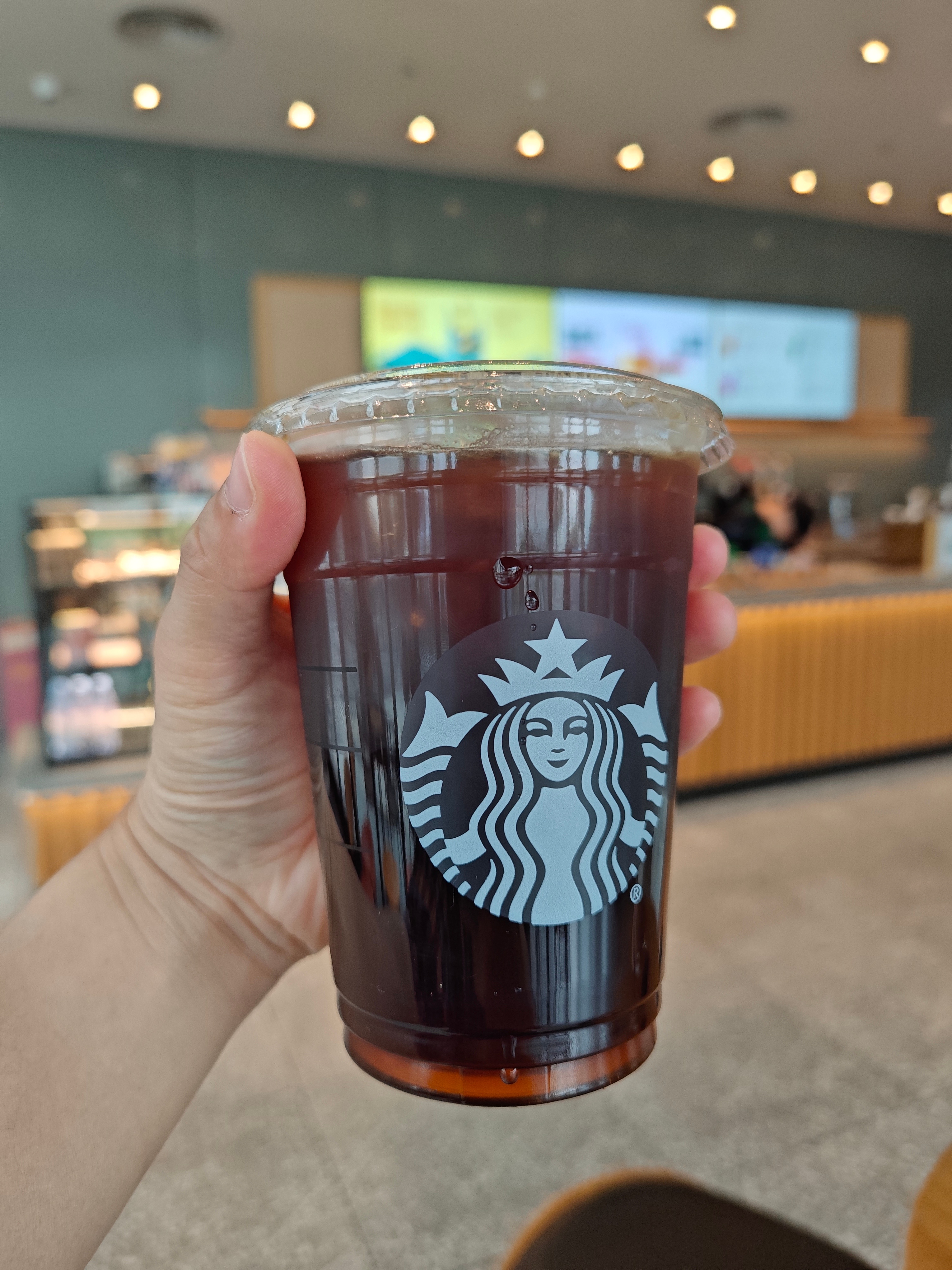 星巴克的大杯变成真大，老罗终于可以放心点了咖啡