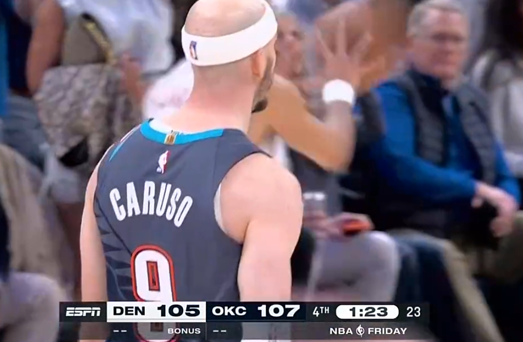 强啊，卡鲁索连续两个三分... 