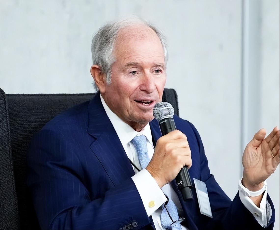 美方已然坐不住，紧急派出关键人物访华！
4月23日，副总理何立峰在北京接见美国黑