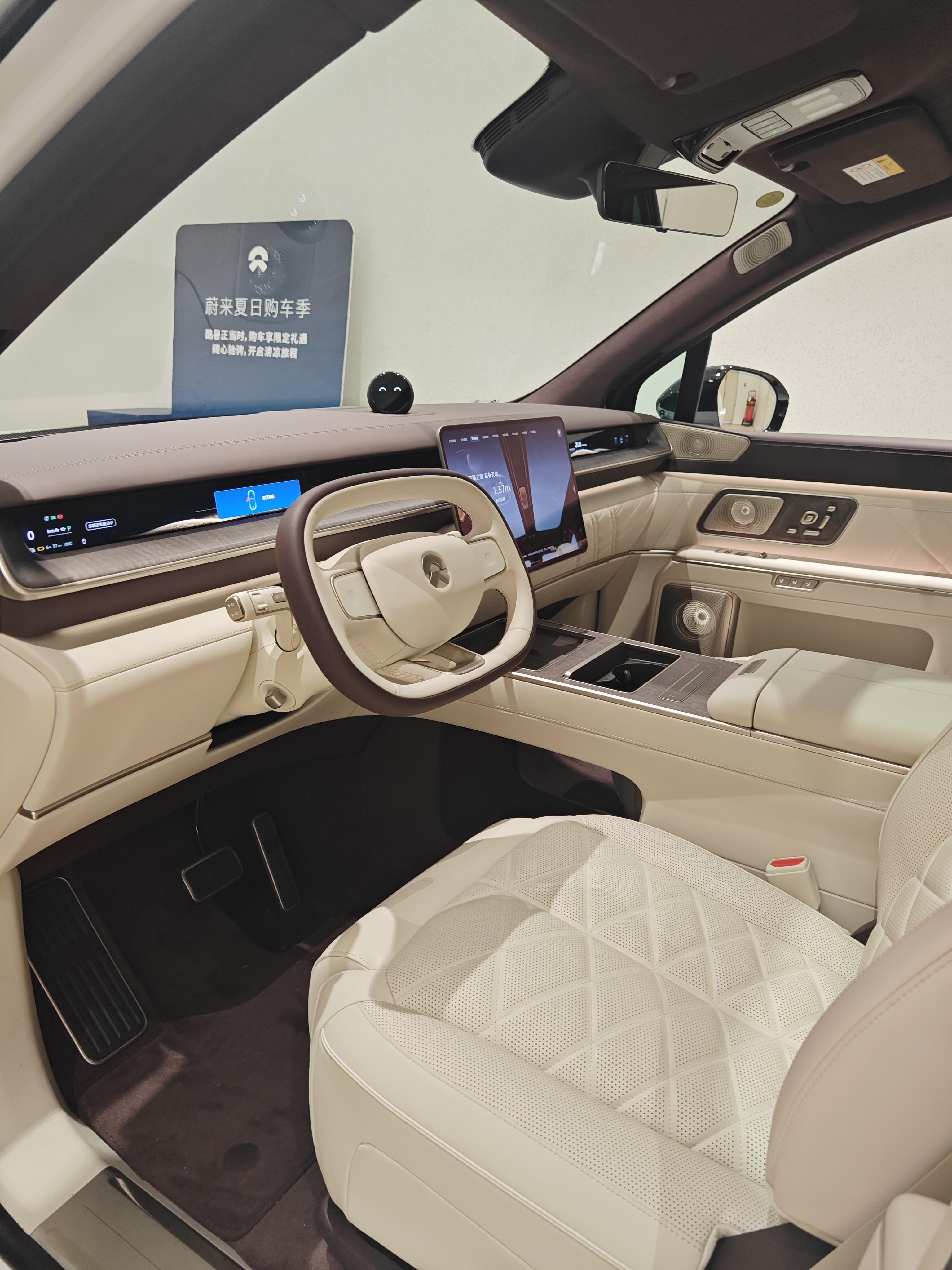 车长5365毫米轴距3250毫米的大型6座SUV，双电机707马力零百4.3秒，