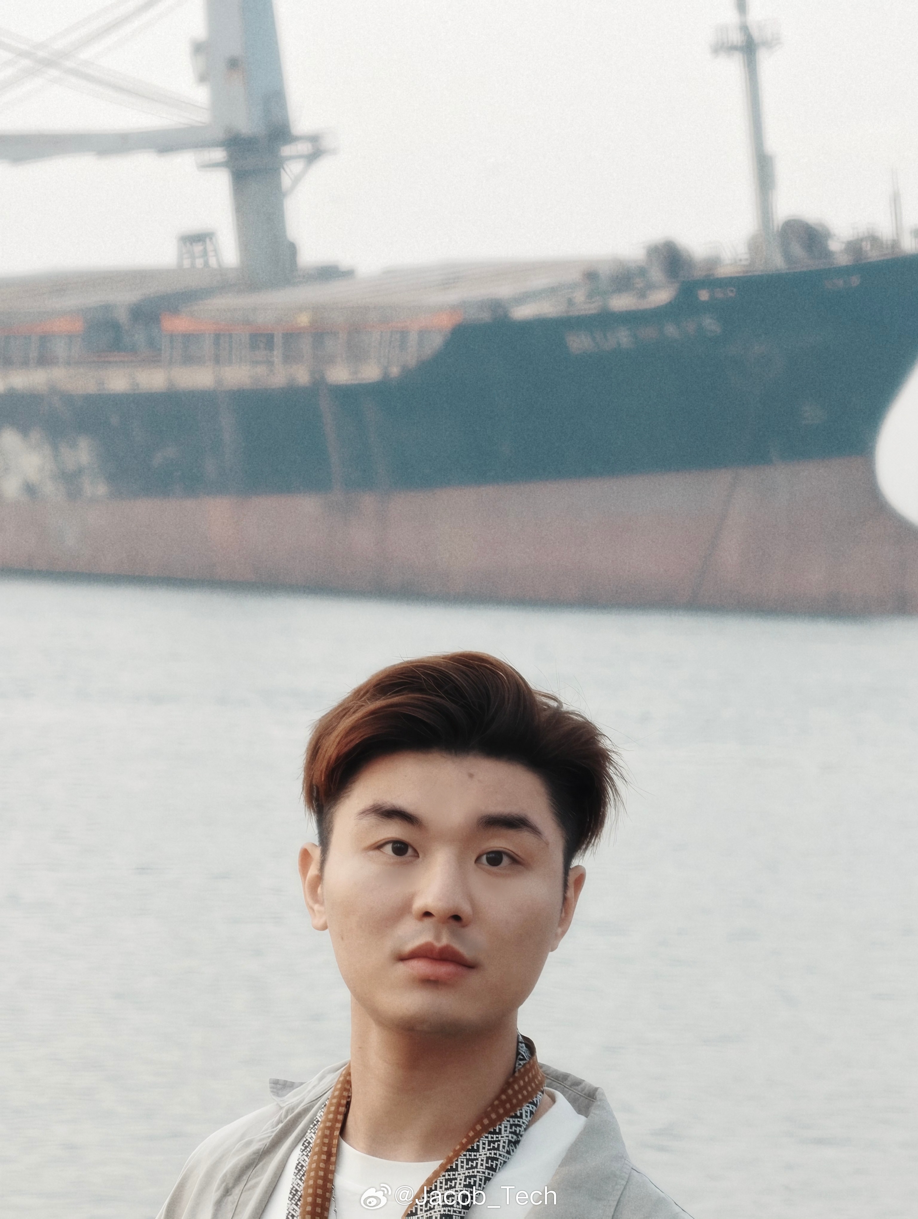 …不是回来整理照片吧怎么会有这样拍照的呀只拍一个头是吧这是什么构图呀原地去世 威