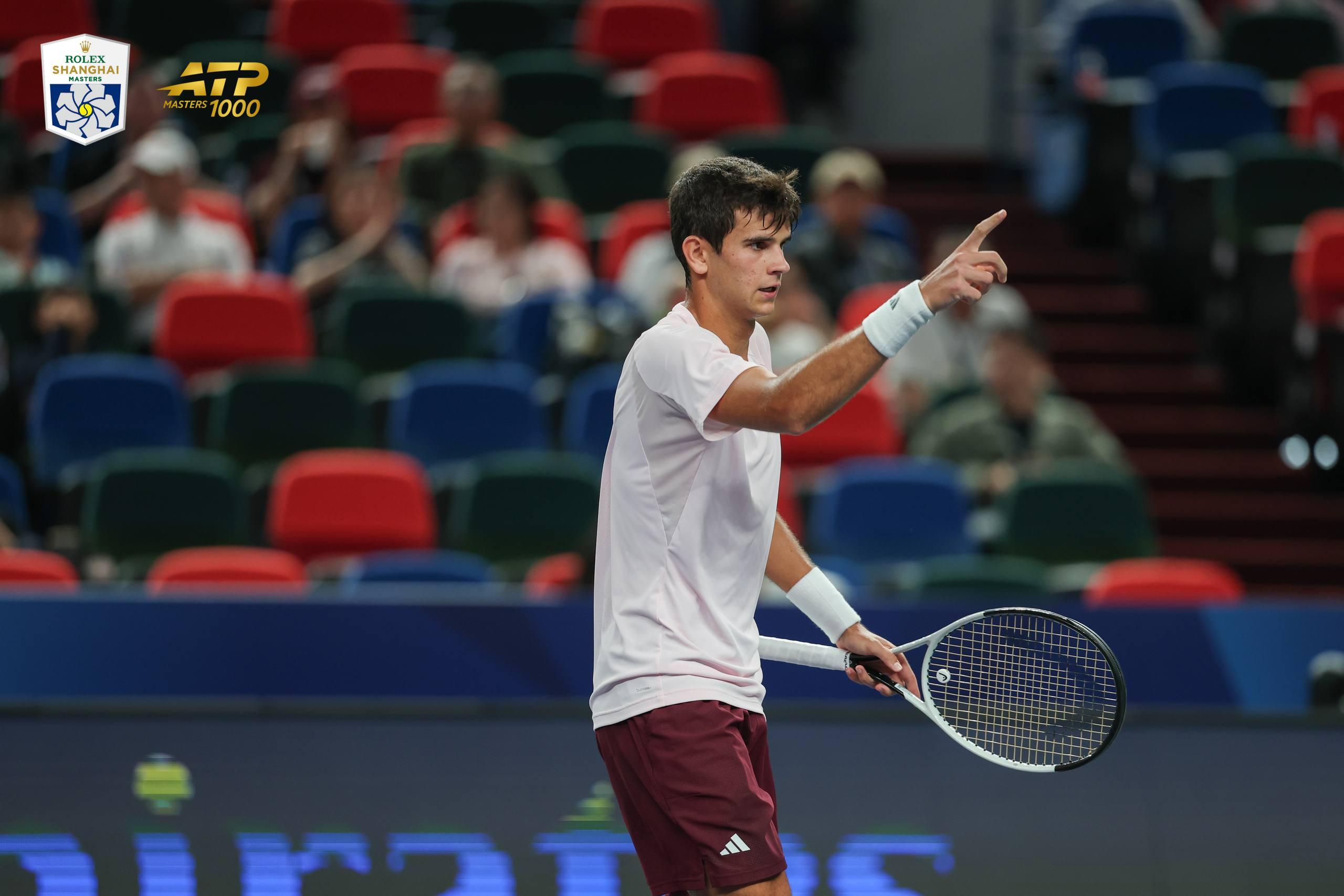 最终，竟然是西班牙内战啊——上海大师赛决赛：福基纳对霍达尔。ATP 大师赛又要雕