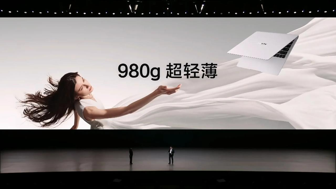 性能体验全面升级，反而轻至980g，全新华为MateBook X Pro旗舰轻薄
