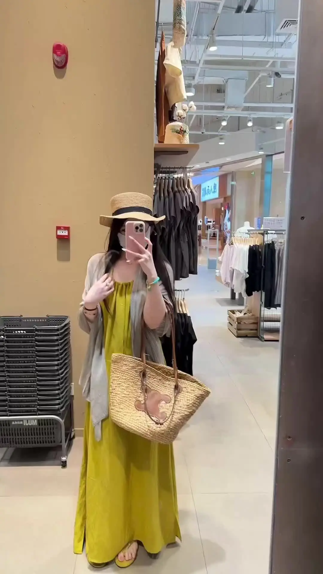 你又开始扮演一个把爱看的很淡漠的人 但其实 得到和失去对你来说都太重要了