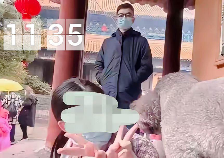 我问了香港的朋友，
出事后，那个胚胎男还能顺利获批香港优才计划申请吗？
朋友撇嘴