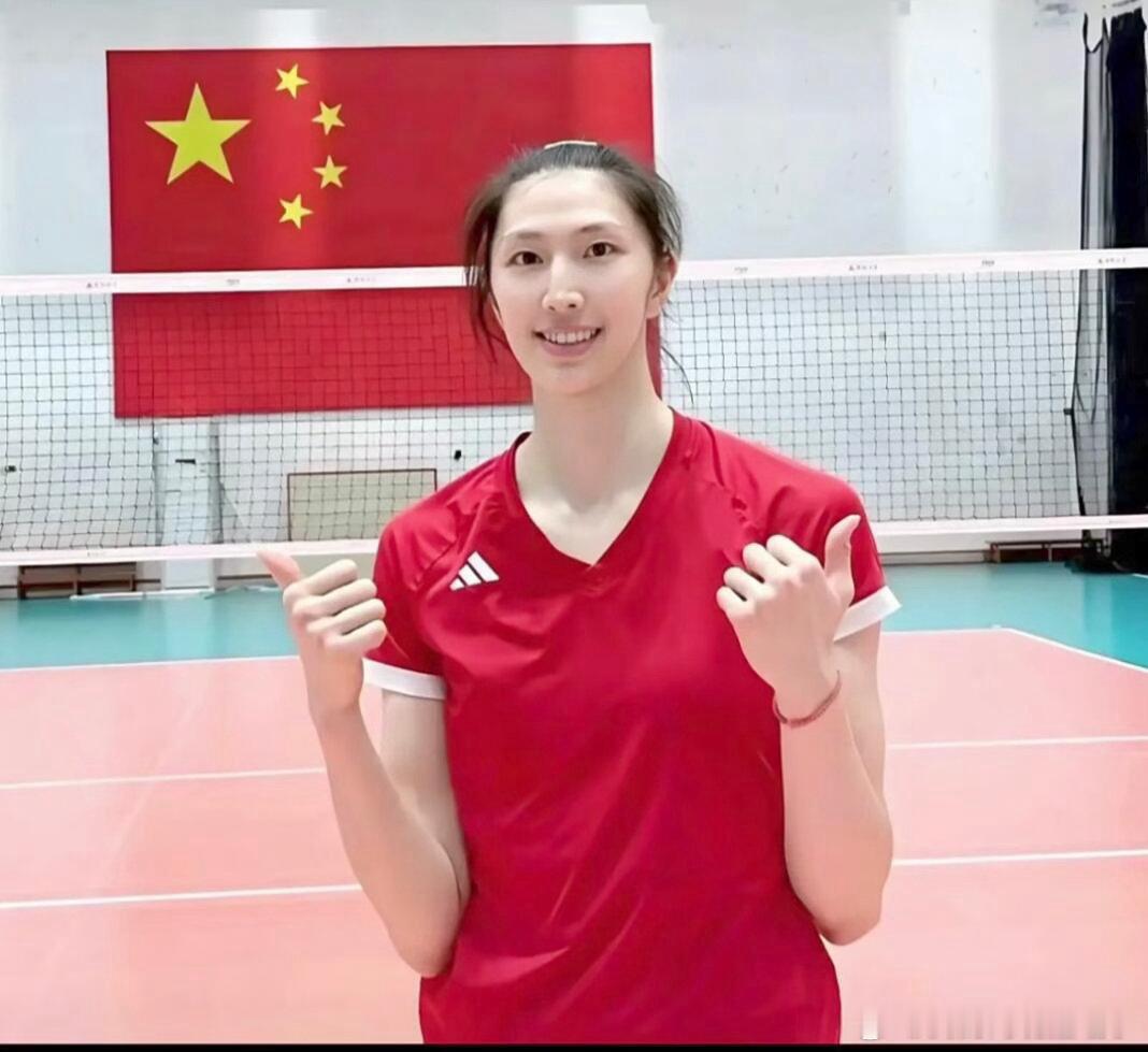 吴梦洁伤愈回归女排 亚锦赛改制单败淘汰，必须报双自由人，赵勇指导的变阵面临考验。