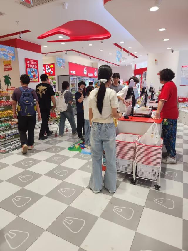三伏天逛商店，买商品送红包，这活动真方便了在家避暑的小朋友
微头条《原创》
商家