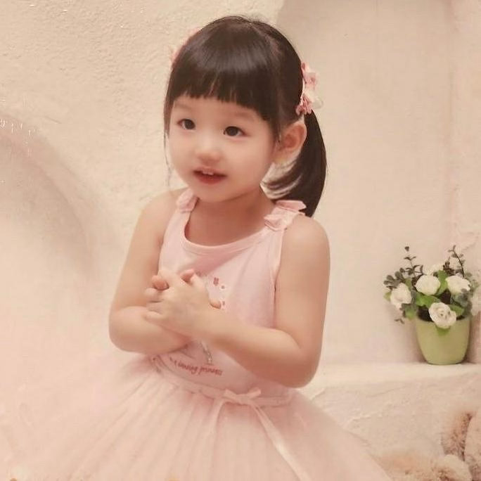 幼年可爱瑛瑛.张元英 恋综女嘉宾撞脸张元英