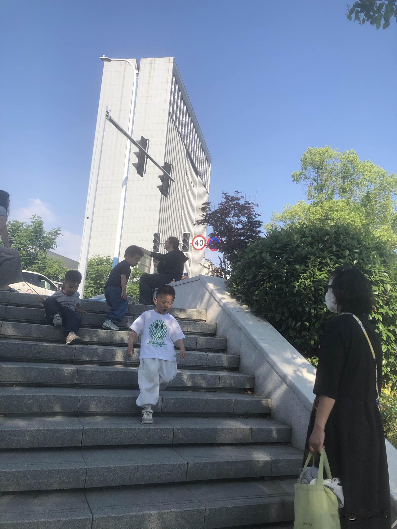 孩子的哪些话语治愈了你平时总被孩子随口的小话狠狠治愈。不用多深奥，一句简单的惦记