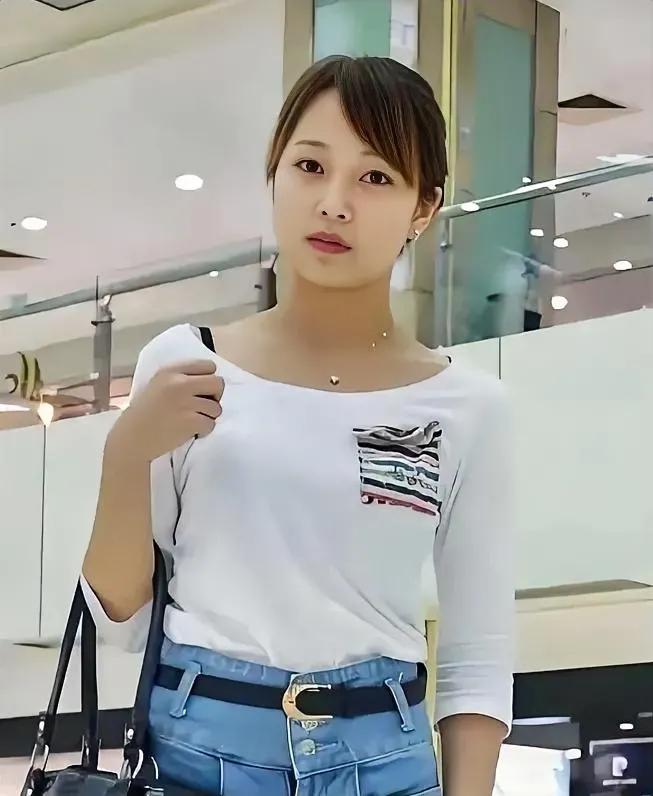 全网嘲“寒酸”？李连杰的30万华为婚车，打破巨星嫁女潜规则？狠狠抽了中国炫富文化