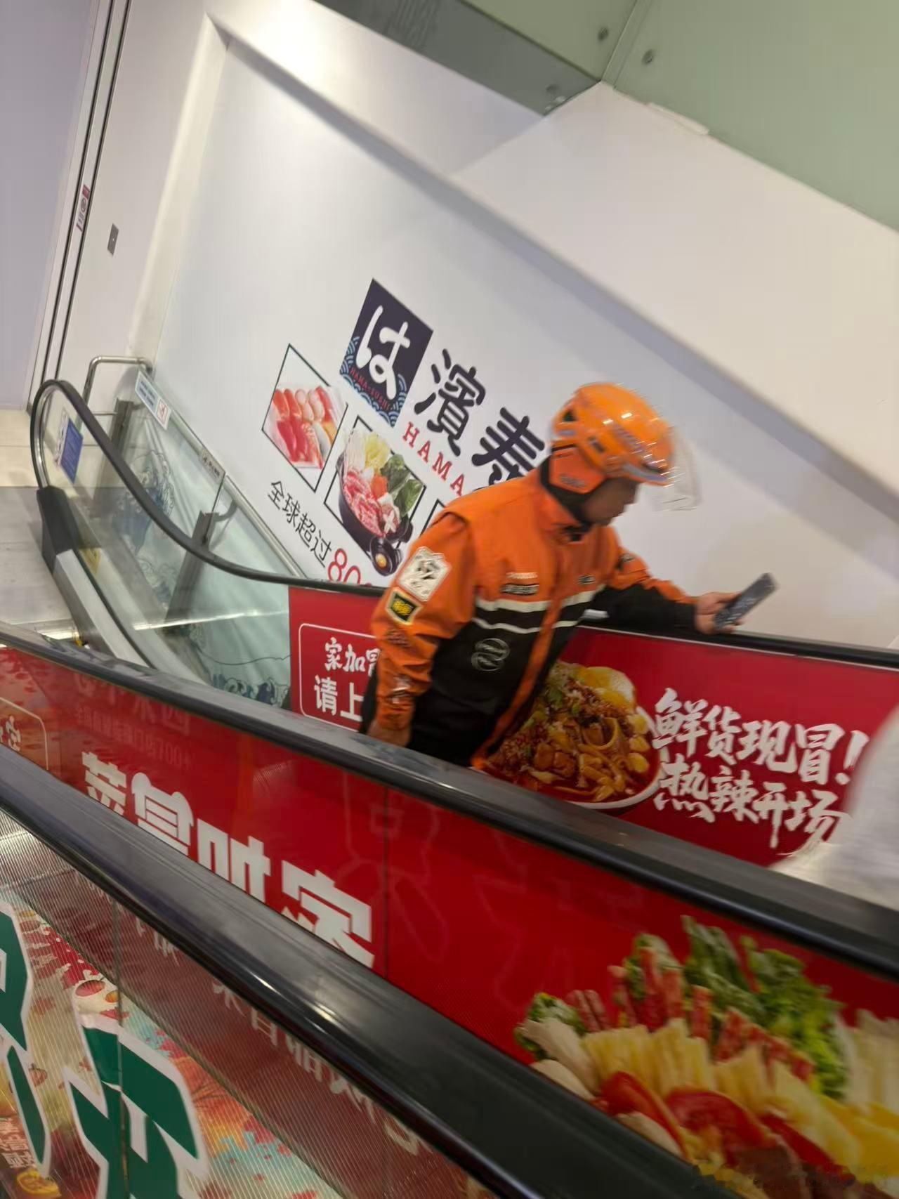 现在的天气，已经有小哥穿上了秋季外套 ​​​