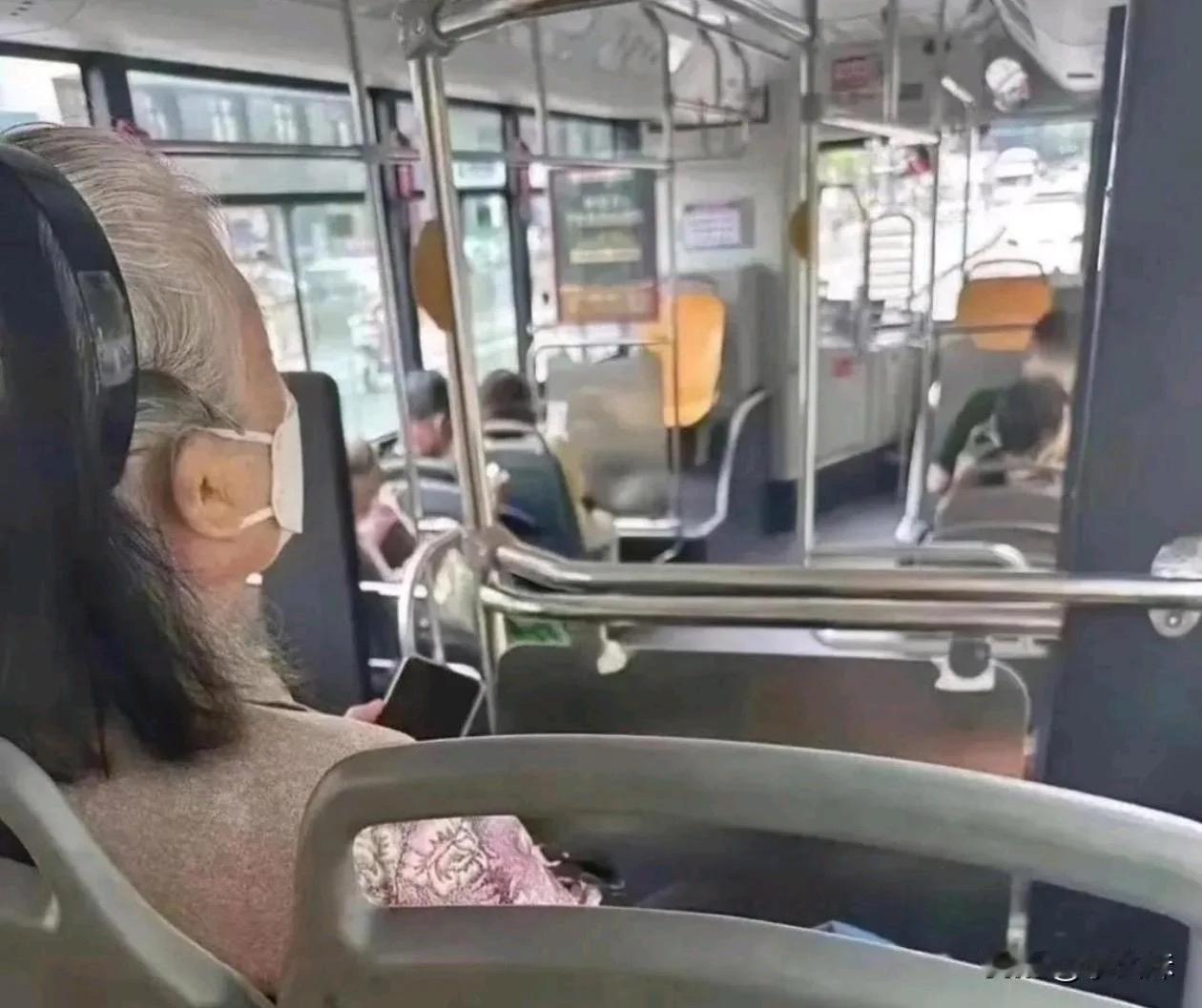 天庭是放假了吗？把这个小仙女放出来了