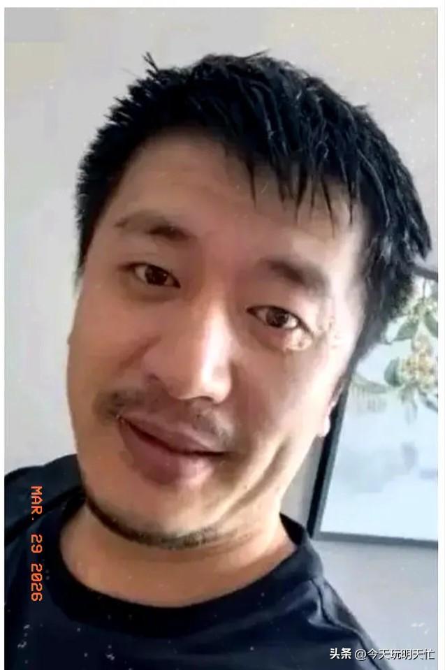 张雪峰老师这人是真没话说，负责、有学问，课讲得好，人还特别拼。

去年他因为心脏