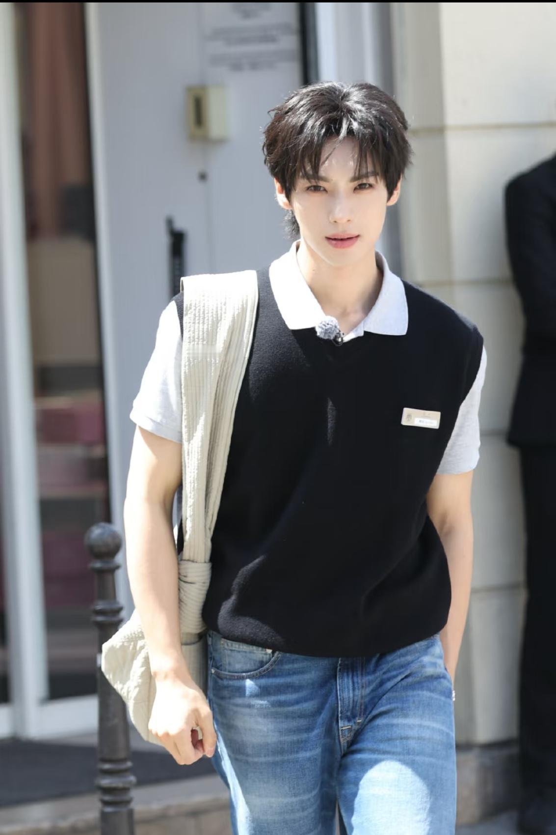 无数个没想到，又一个没想到。

本来粉丝的七问颜安是想黑颜安的。谁能想到竟然因为