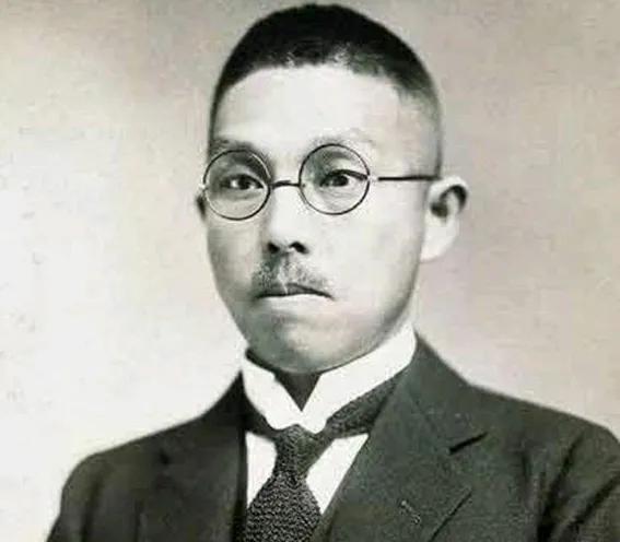 四川军阀杨森为了表示重视教育，喜欢去当地学校视察。去了后，往往就有学生自称是他的
