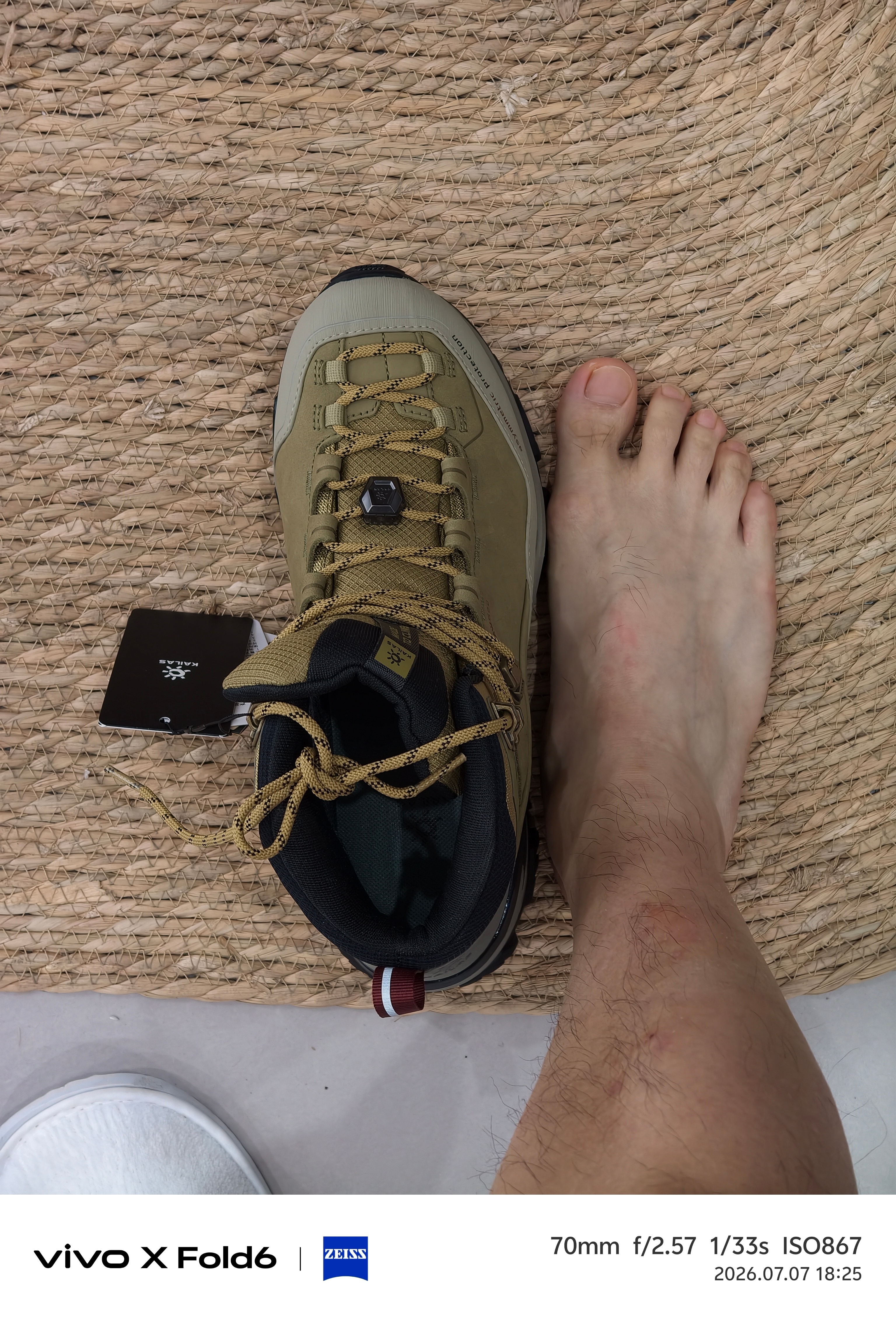 买了一双登山鞋，这个月为冲顶准备，上次因为租的鞋，穿的打脚，这次穿自己的鞋合脚一