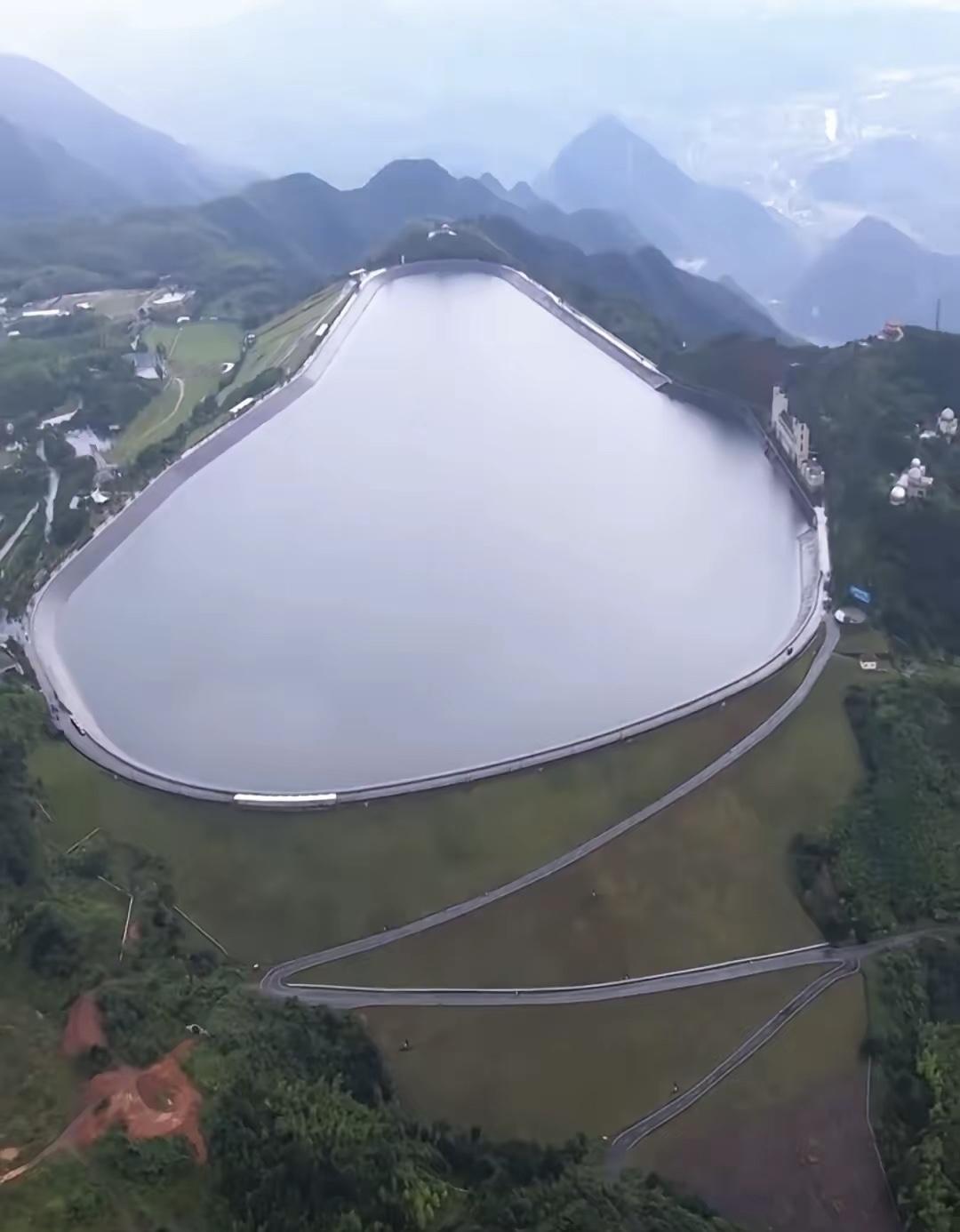 ‌天荒坪抽水蓄能电站的上水库，建成时为亚洲第一、世界第二的抽水蓄能电站，是国家A