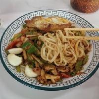 《素食斋》第49天
又到午餐干饭时，
我晒图片大家看。
又是特色新疆面，
里面还