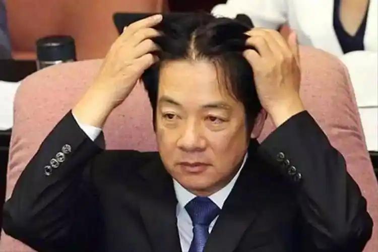 赖清德插翅难飞，离台航线全被堵死，岛内疯狂豪赌，解放军强势亮剑..
 
赖清德原