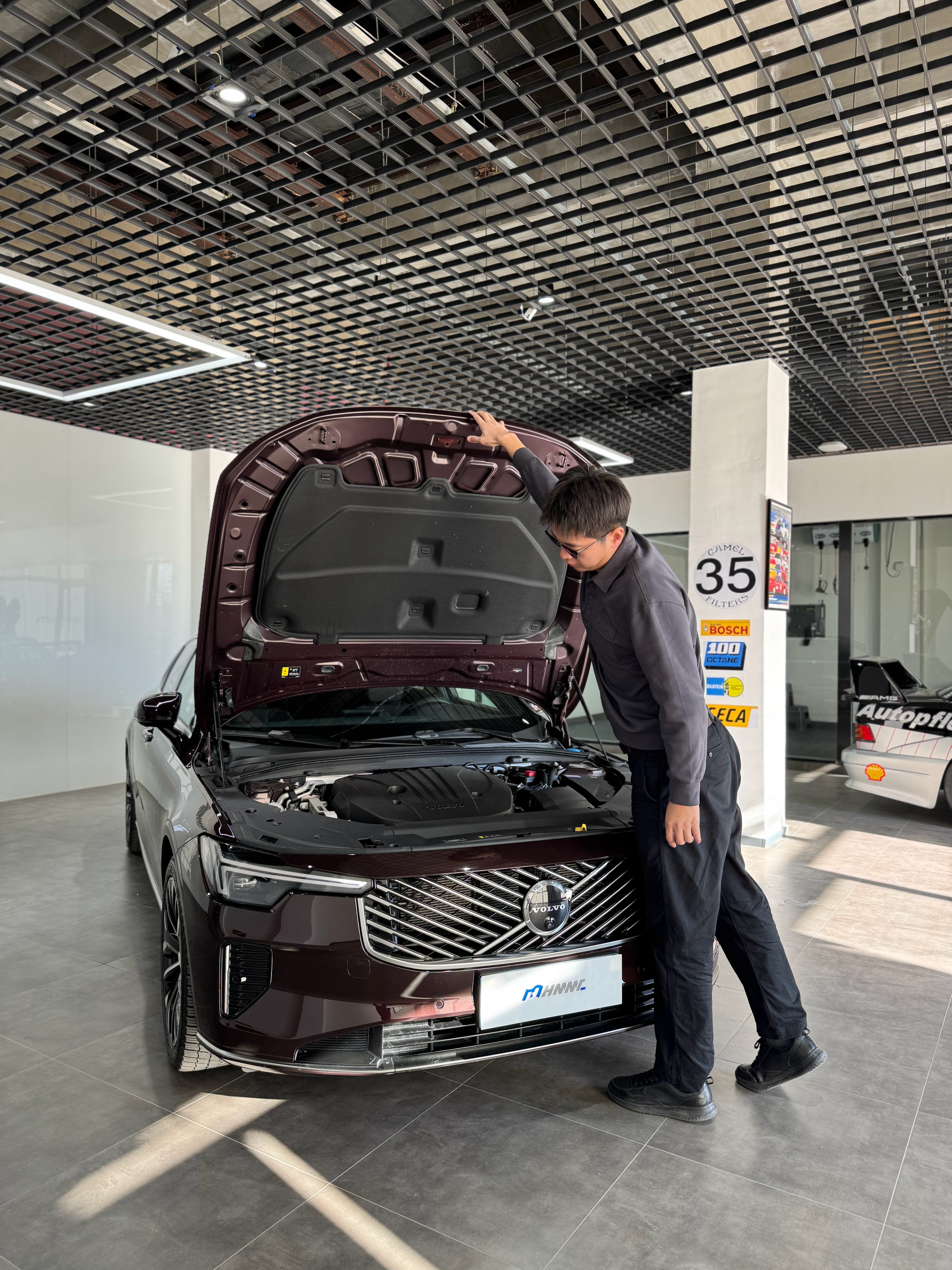 沃尔沃这个机盖适合3米的人用简单开了一下最新款S90智远豪华有几点体会：1. 机