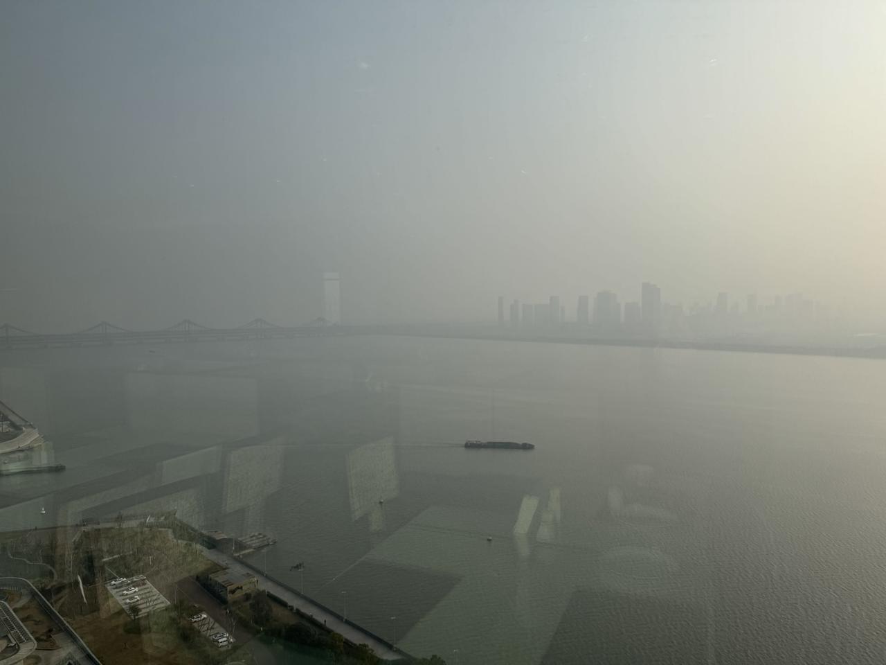 【杭州的雾挡不住营商环境的暖】来杭州出差，连日雾蒙蒙，远处的风景都藏了起来，但这