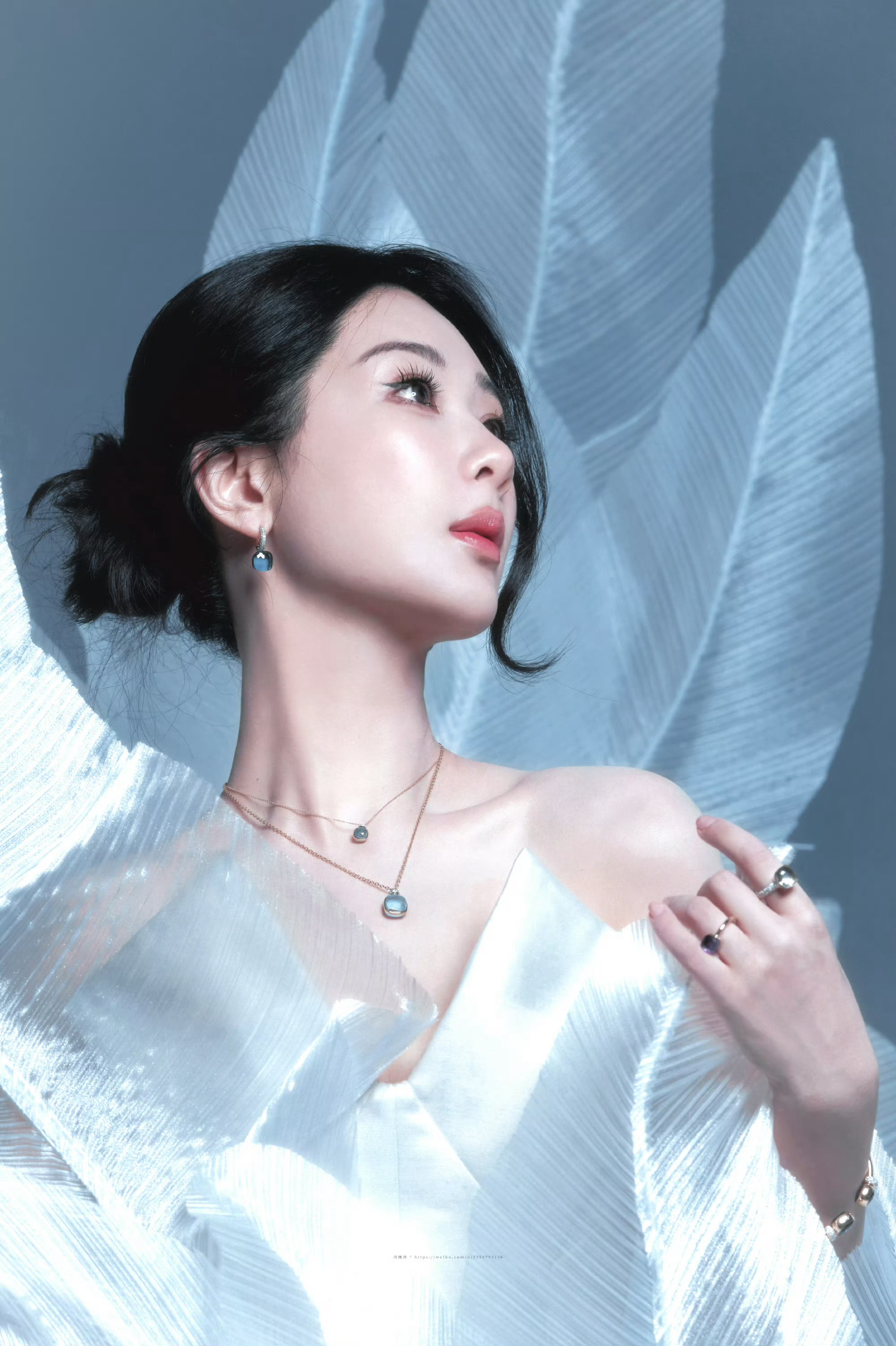 杨紫  yz杨紫董竹君 yz杨紫玉兰花开君再来 我愿提笔画尽天下，许你一世繁华
