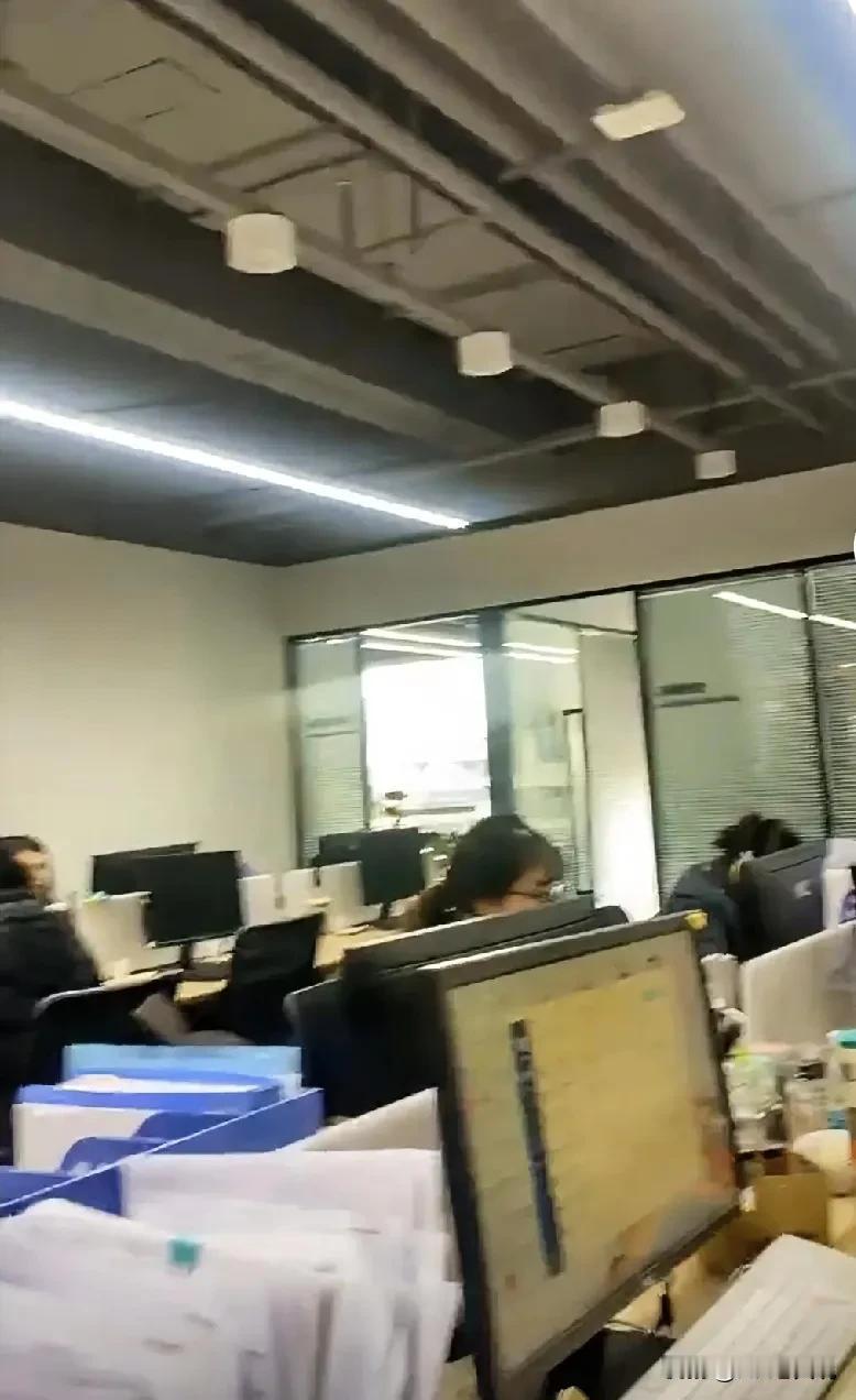 又到了年底，无意间看到hr总监的年终总结的大纲，在工作亮点中，有两点让人觉得不寒