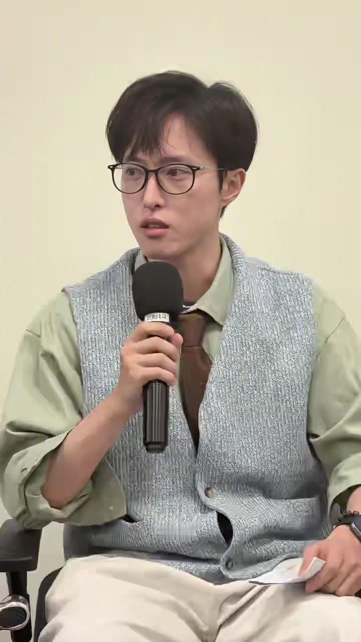 李子祺回应自称参加过4级手术 看见好多人讨论这个，我倒觉得这事最该说的不是他有没